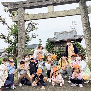 近所の神社に七五三のお参りにでかけました